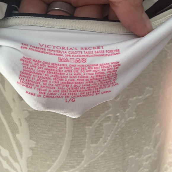 Bikini - Picture 6 of 6